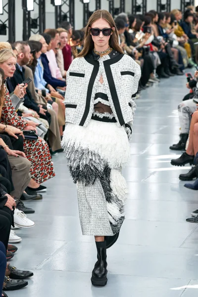 Look 15